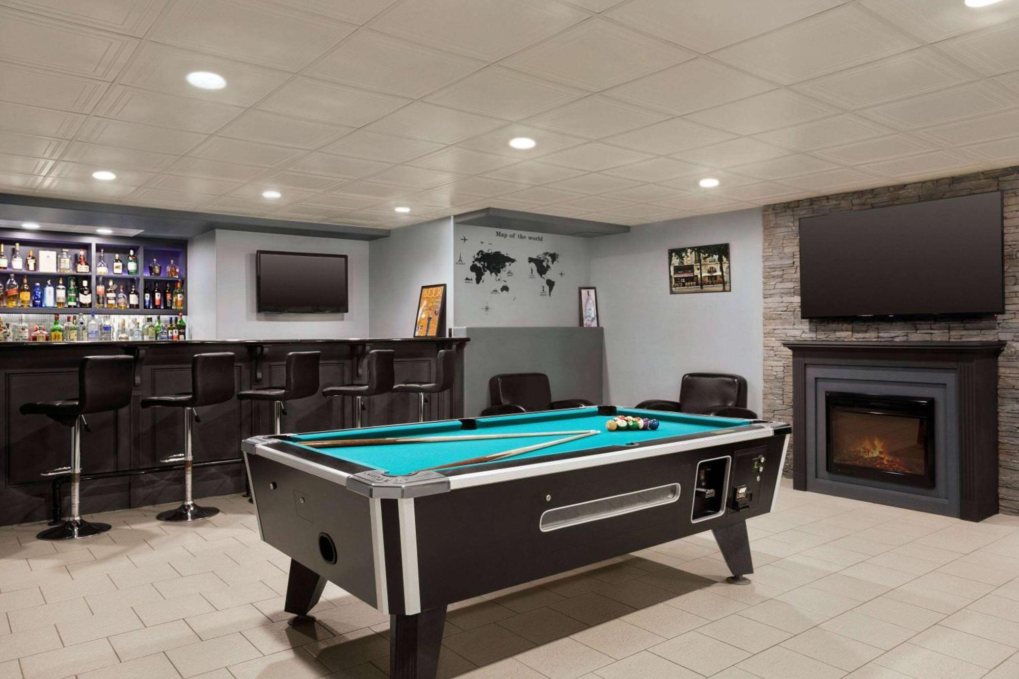 Days Inn By Wyndham Leamington Dış mekan fotoğraf